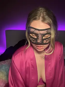 Snapshot of Cherrycolada chatting on February 22, 12:13 am Cherrycolada online show from February 22, 12:13 am