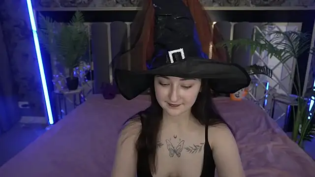 Snapshot of SashaDuvalle chatting on October 30, 6:44 am SashaDuvalle online show from October 30, 6:44 am