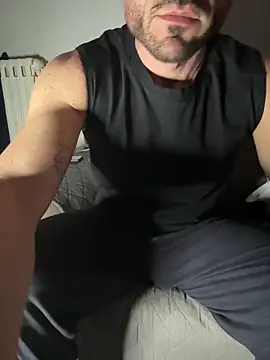 giovan2020 online show from April 15, 9:04 pm