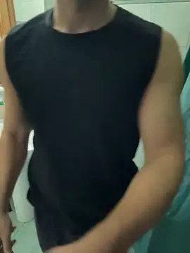 Snapshot of giovan2020 chatting on November 3, 4:10 pm giovan2020 online show from November 3, 4:10 pm