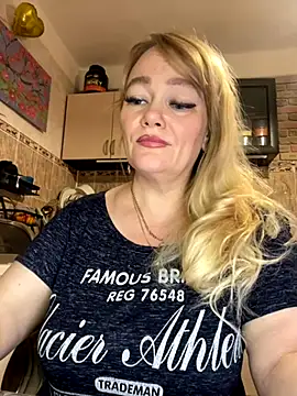 Snapshot of Sweet-blonde chatting on October 17, 11:39 pm Sweet-blonde online show from October 17, 11:39 pm
