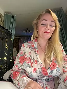 Snapshot of Sweet-blonde chatting on July 9, 10:09 pm Sweet-blonde online show from July 9, 10:09 pm