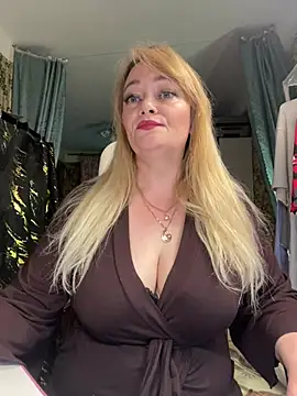 Snapshot of Sweet-blonde chatting on July 14, 11:00 pm Sweet-blonde online show from July 14, 11:00 pm