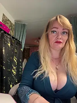 Snapshot of Sweet-blonde chatting on June 15, 10:31 pm Sweet-blonde online show from June 15, 10:31 pm