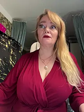 Snapshot of Sweet-blonde chatting on June 11, 12:32 am Sweet-blonde online show from June 11, 12:32 am