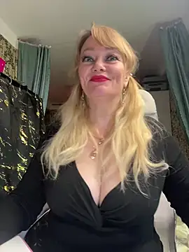 Snapshot of Sweet-blonde chatting on June 25, 9:53 pm Sweet-blonde online show from June 25, 9:53 pm
