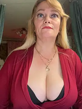 Snapshot of Sweet-blonde chatting on July 8, 10:43 pm Sweet-blonde online show from July 8, 10:43 pm