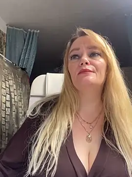 Sweet-blonde online show from February 14, 1:28 am