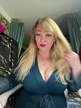 Snapshot of Sweet-blonde chatting on June 13, 10:19 pm Sweet-blonde online show from June 13, 10:19 pm