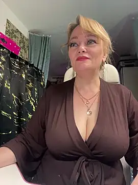 Snapshot of Sweet-blonde chatting on June 21, 10:04 pm Sweet-blonde online show from June 21, 10:04 pm