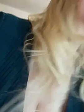 Snapshot of Sweet-blonde chatting on October 13, 1:12 pm Sweet-blonde online show from October 13, 1:12 pm