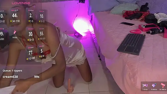 Lauren smiles online show from June 3, 7:40 pm