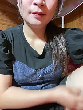 Snapshot of violet-00 chatting on May 17, 2:11 am violet-00 online show from May 17, 2:11 am