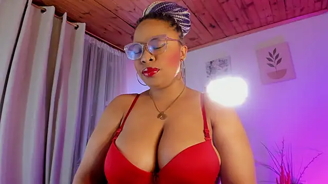 Snapshot of Lauraricci__ chatting on July 15, 3:35 am Lauraricci online show from July 15, 3:35 am