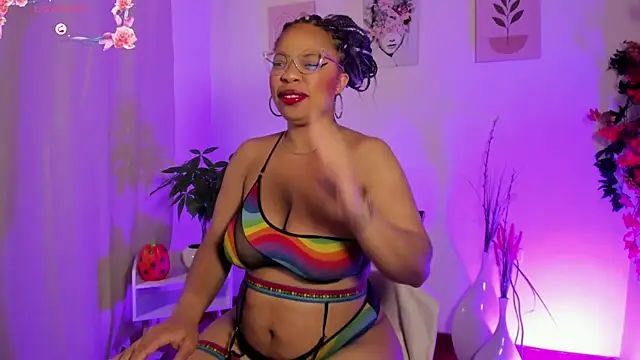 Snapshot of Lauraricci__ chatting on October 19, 12:30 pm Lauraricci online show from October 19, 12:30 pm