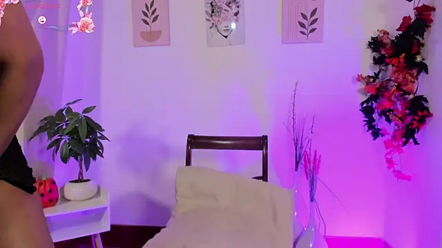 Lauraricci   online show from October 21, 11:20 am