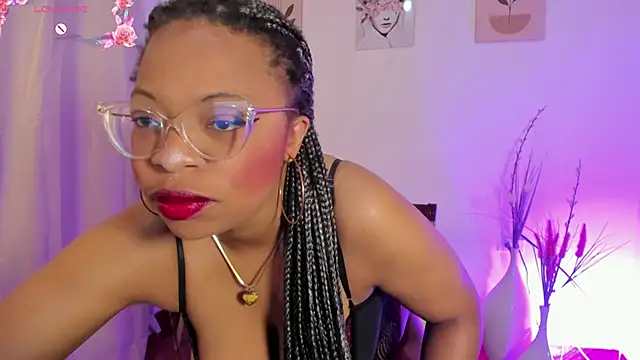 Snapshot of Lauraricci__ chatting on September 28, 10:00 am Lauraricci online show from September 28, 10:00 am