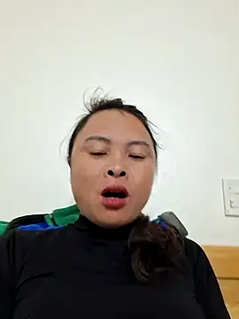 xuxulovezz online show from November 18, 11:15 pm