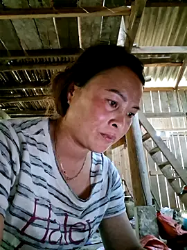 xuxulovezz online show from April 13, 6:50 am