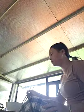 xuxulovezz online show from October 27, 12:11 am