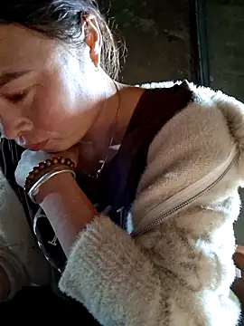 xuxulovezz online show from March 18, 1:53 am