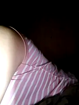 Snapshot of xuxulovezz chatting on June 30, 1:33 pm xuxulovezz online show from June 30, 1:33 pm