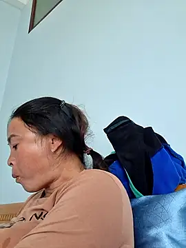 xuxulovezz online show from January 11, 9:05 am