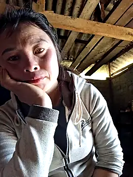 xuxulovezz online show from February 5, 5:25 am