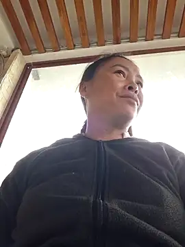 xuxulovezz online show from December 16, 5:55 am