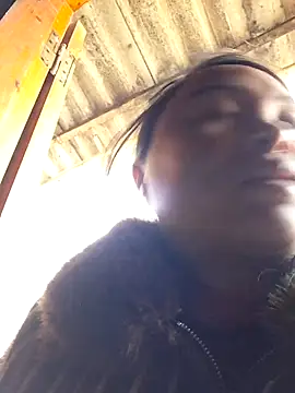 xuxulovezz online show from December 1, 2:45 am