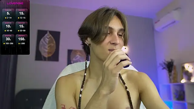 Snapshot of CleoStringer chatting on October 9, 6:58 am CleoStringer online show from October 9, 6:58 am