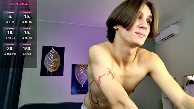 Snapshot of CleoStringer chatting on November 23, 6:34 am CleoStringer online show from November 23, 6:34 am