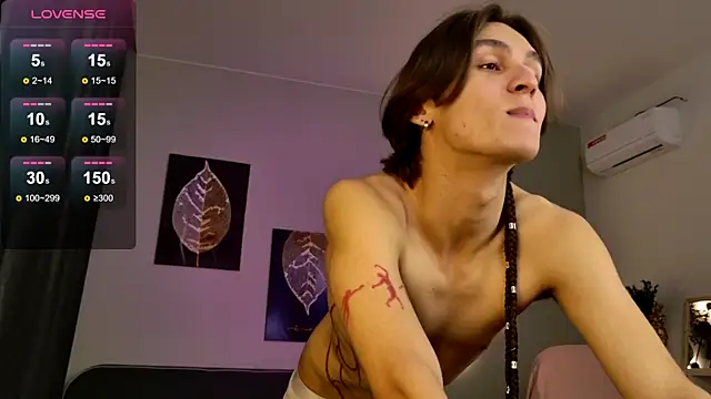 Snapshot of CleoStringer chatting on November 14, 6:17 am CleoStringer online show from November 14, 6:17 am