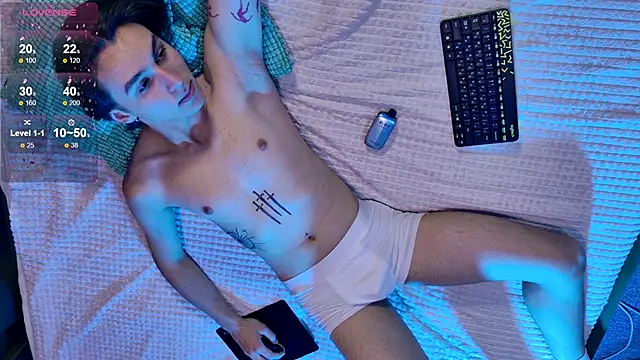 Snapshot of CleoStringer chatting on September 26, 6:20 am CleoStringer online show from September 26, 6:20 am