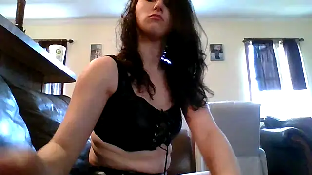 Snapshot of brunettebabexo3 chatting on February 25, 6:52 pm brunettebabexo3 online show from February 25, 6:52 pm