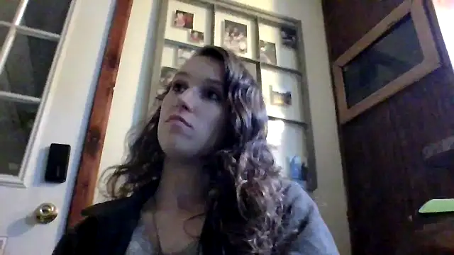 Snapshot of brunettebabexo3 chatting on December 1, 11:38 pm brunettebabexo3 online show from December 1, 11:38 pm