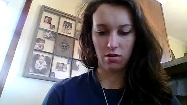 Snapshot of brunettebabexo3 chatting on January 18, 7:50 pm brunettebabexo3 online show from January 18, 7:50 pm