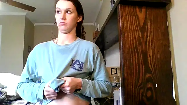 Snapshot of brunettebabexo3 chatting on January 5, 9:07 pm brunettebabexo3 online show from January 5, 9:07 pm