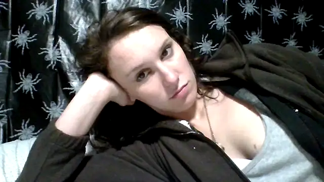 Snapshot of brunettebabexo3 chatting on October 30, 3:05 am brunettebabexo3 online show from October 30, 3:05 am