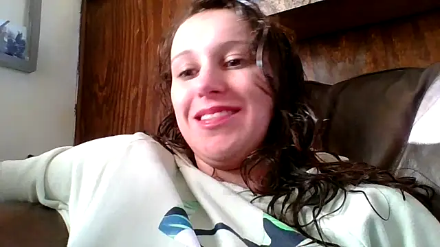 Snapshot of brunettebabexo3 chatting on December 16, 1:59 pm brunettebabexo3 online show from December 16, 1:59 pm