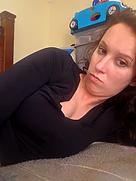 Snapshot of brunettebabexo3 chatting on February 12, 6:29 pm brunettebabexo3 online show from February 12, 6:29 pm