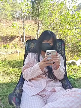 Helen-Tran online show from February 5, 1:23 am