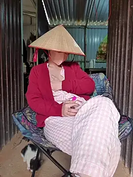 Helen-Tran online show from November 27, 2:23 am