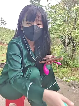 Helen-Tran online show from October 26, 1:28 am