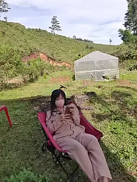 Helen-Tran online show from October 24, 1:26 am