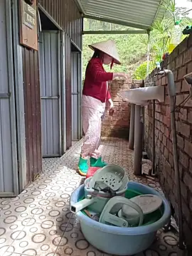 Helen-Tran online show from November 21, 3:27 am