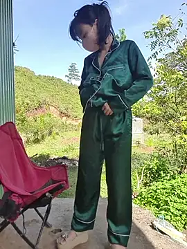 Helen-Tran online show from October 22, 1:38 am