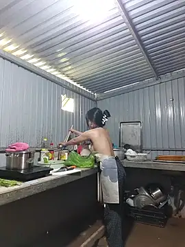 Helen-Tran online show from December 18, 5:34 am