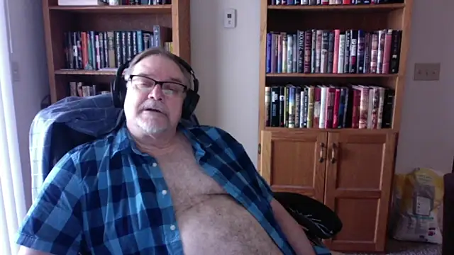 Vinyl22xh online show from April 13, 6:23 pm