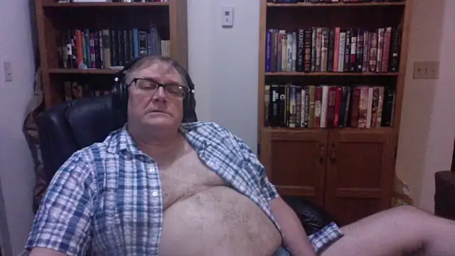 Snapshot of Vinyl22@xh chatting on July 30, 1:48 am Vinyl22xh online show from July 30, 1:48 am